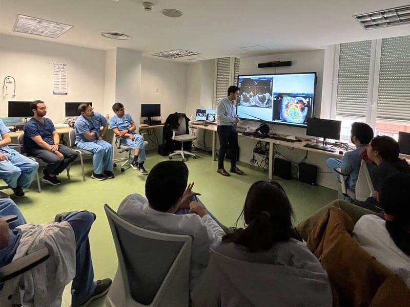 Clase del Master Imagen Cardiaca Avanzada 2023-2024 con el Profesor Pozo